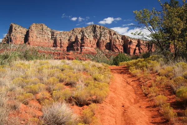 Gerechtsgebouw butte lus in de buurt van sedona — Stockfoto