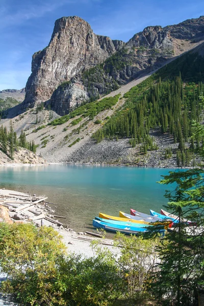Canoes at the Moraine Lake — Stock Photo, Image