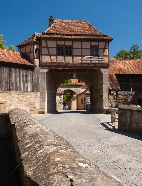 Gate Rödertor in the town Rothenburg ob der Tauber — 图库照片