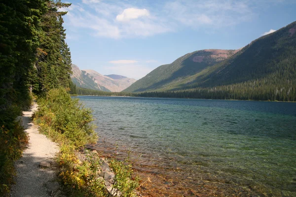 Path besides the Cameron Lake — Stock Photo, Image