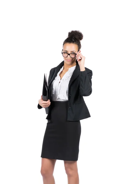 Junge Büroangestellte hält eine Akte — Stockfoto