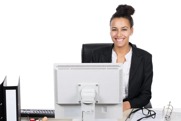 Young office worker sits in front of the pc — Stock Photo, Image