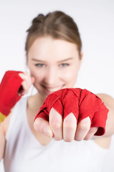 La mujer está boxeando — Foto de Stock