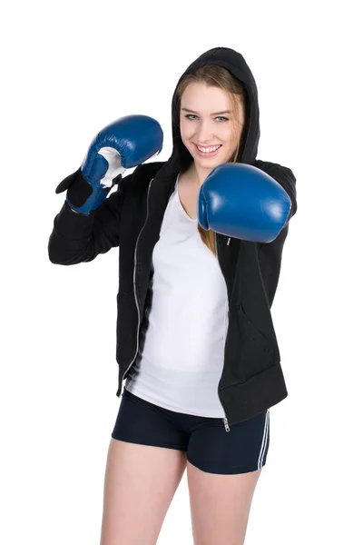 Молодая улыбающаяся женщина-боксер — стоковое фото