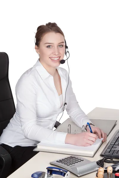 Mujer joven con auriculares está escribiendo para archivar —  Fotos de Stock