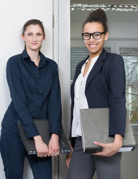 Two women with files — Stock Photo, Image