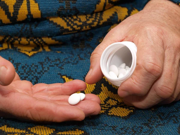 Medicamentos en las manos — Foto de Stock