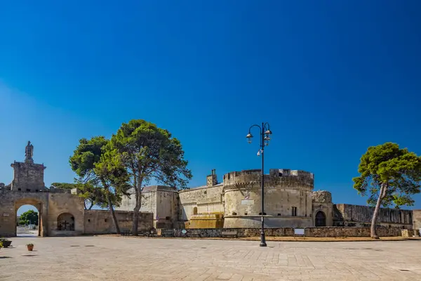 Pequeño Pueblo Fortificado Acaya Lecce Salento Puglia Italia Gran Plaza — Foto de Stock