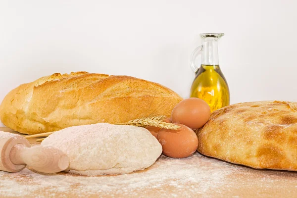 Bread and flour — Stock Photo, Image