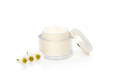 yüz kremi ve papatya