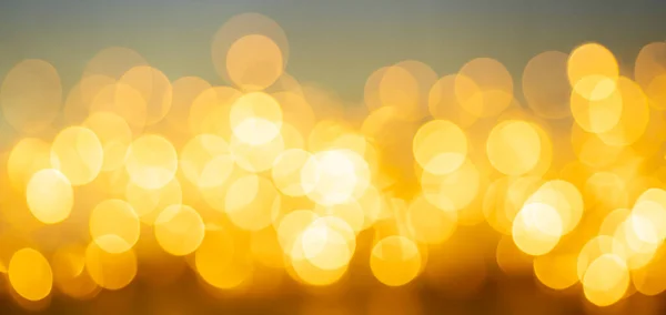 Bokeh odaklı ışıklarla altın soyut arkaplan