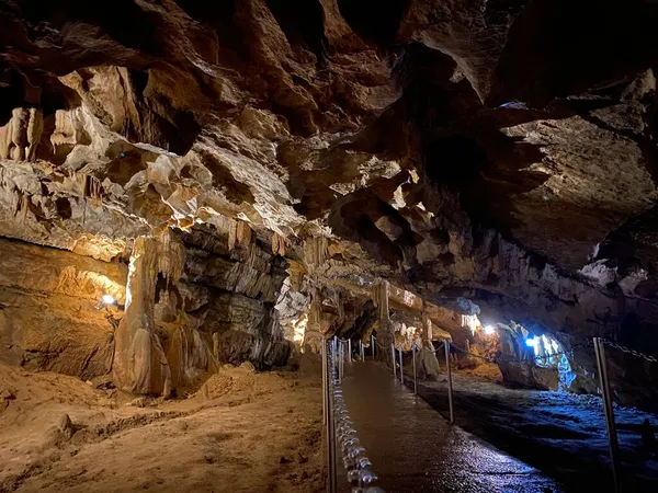 Jaskinia Turystyczna Vrelo Regionie Gorski Kotar Fuzine Chorwacja Lub Die — Zdjęcie stockowe
