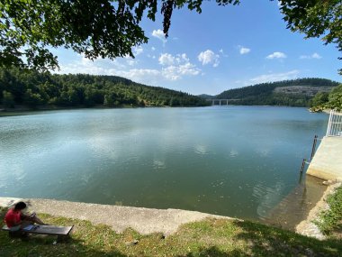 Licanka, Fuzine - Gorski kotar, Hırvatistan (Umjetno akumulacijsko jezero Bajer na rijeci Licanki ili Bajersko jezero, Fuzine - Gorski kotar, Hrvatska)