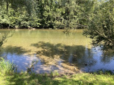 Kupa Nehri ve komşu Slovenya Cumhuriyeti 'nin Brod na Kupi' deki toprakları - Goranska rijeka Kupa i teritorij susjedne Sırp Slovenije u Brodu na Kupi - Hrvatska)