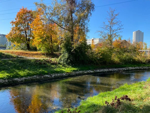 Early Autumn Landscape Glatt River Its Embankment City Zurich Zuerich — Stock Photo, Image