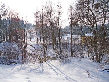 Sevgililer Günü için taze beyaz battaniye ve kış atmosferi suni Guebsensee Gölü (veya Gubsensee) - İsviçre 'nin St. Gallen Kantonu