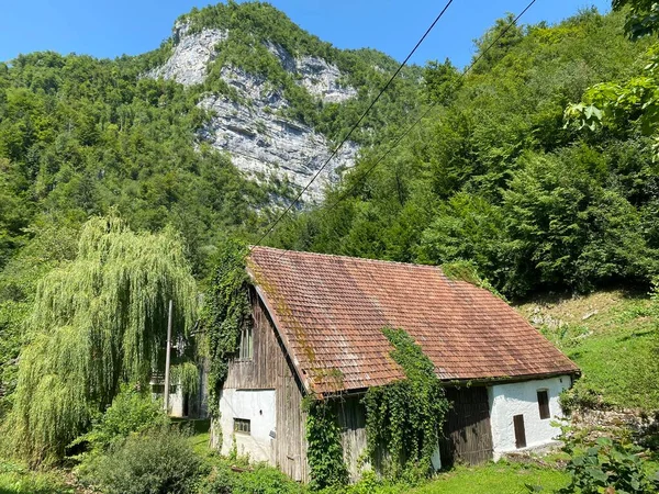 Σπίτι Της Οικογένειας Kovac Σπίτι Του Jezirski Στον Ποταμό Gerovcica — Φωτογραφία Αρχείου