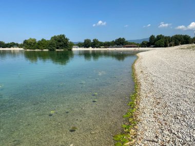 Jarun plajı veya yaz boyunca küçük Jarun gölü, Zagreb - Hırvatistan (Plaza Jarun ili kupaliste malo jarunsko jezero tijekom ljeta (RSC Jarun), Zagreb - Hrvatska)