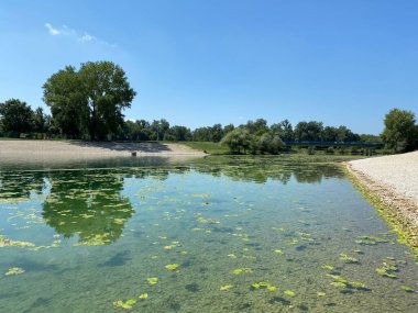 Jarun plajı veya yaz boyunca küçük Jarun gölü, Zagreb - Hırvatistan (Plaza Jarun ili kupaliste malo jarunsko jezero tijekom ljeta (RSC Jarun), Zagreb - Hrvatska)