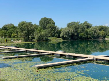 Jarun Gölü veya Zagreb Jarun Gölü 'nde kürek izleri - Hırvatistan (Veslacka staza na jezeru jarun ili veslacke staze jarunskog jezera (RSC Jarun), Zagreb - Hrvatska)