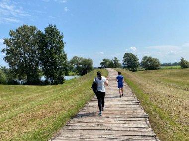 Jasenovac Anıt Alanı veya Jasenovac Toplama Kampı Hatıraları (Spomen podrucje Jasenovac ili Spomen-podrucje bivseg koncentracijskog logora III Ciglana Jasenovac - Hrvatska)