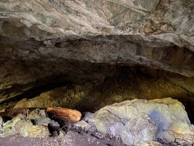 Ice cave in the forest park Golubinjak, Sleme - Gorski kotar, Croatia (Ledena spilja u park sumi Golubinjak, Sleme - Gorski kotar, Hrvatska)