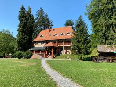 Jankovac - Papuk doğa parkı, Hırvatistan (Planinarski dom u Park sumi Jankovac - Park başkaldırısı Papuk, Hrvatska)