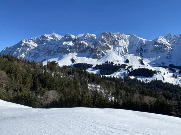 Zimowa Atmosfera Piękna Idylliczna Atmosfera Pokrytej Śniegiem Alpejskiej Górze Alpstein — Zdjęcie stockowe