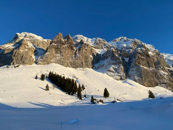 Ambiente Inverno Bela Atmosfera Idílica Montanha Alpina Com Cobertura Neve — Fotografia de Stock