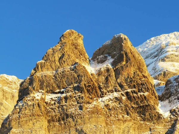 Picos Rochosos Alpinos Íngremes Idílicos Maciço Suíço Alpstein Vestidos Com — Fotografia de Stock