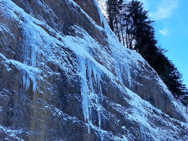 Wintergletscher Und Gefrorene Wasserformationen Harten Wintern Auf Den Felsen Des — Stockfoto