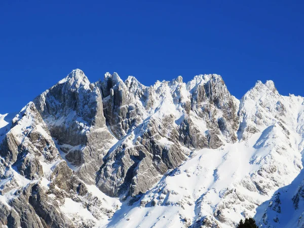 Wintersfeer Prachtige Idyllische Sfeer Steile Bergtop Silberplatten 2157 Meter Berg — Stockfoto