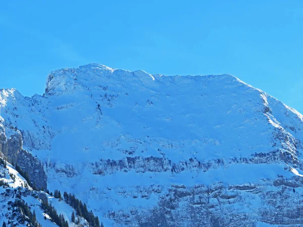 Wintersfeer Prachtige Idyllische Sfeer Steile Bergtop Lutispitz Luetispitz 1986 Berg — Stockfoto