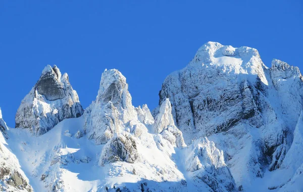 Ambiente Inverno Bela Atmosfera Idílica Íngreme Pico Rochoso Alpino Schwarzchopf — Fotografia de Stock