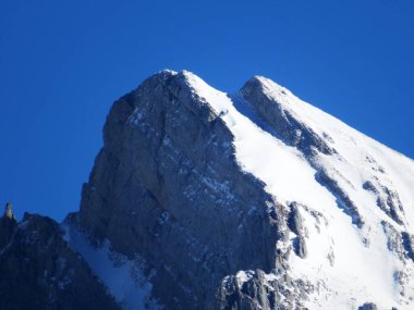 Alpstein dağ sırasındaki Wildhuser Schofberg (veya Wildhuser Schafberg, 2373 m) tepesinde ve Appenzell Alps massif, Alt St. Johann - İsviçre 'deki St. Gallen Kantonu (Schweiz)