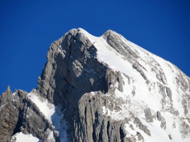 Alpstein dağ sırasındaki Wildhuser Schofberg (veya Wildhuser Schafberg, 2373 m) tepesinde ve Appenzell Alps massif, Alt St. Johann - İsviçre 'deki St. Gallen Kantonu (Schweiz)