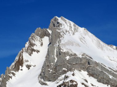 Alpstein dağ sırasındaki Wildhuser Schofberg (veya Wildhuser Schafberg, 2373 m) tepesinde ve Appenzell Alps massif, Alt St. Johann - İsviçre 'deki St. Gallen Kantonu (Schweiz)