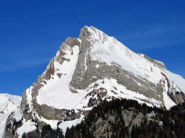 Alpstein dağ sırasındaki Wildhuser Schofberg (veya Wildhuser Schafberg, 2373 m) tepesinde ve Appenzell Alps massif, Alt St. Johann - İsviçre 'deki St. Gallen Kantonu (Schweiz)