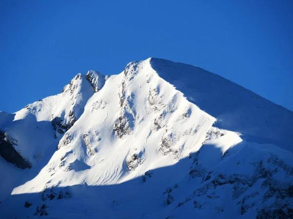 Cima Alpina Innevata Selun 2205 Nella Catena Montuosa Del Churfirsten — Foto Stock