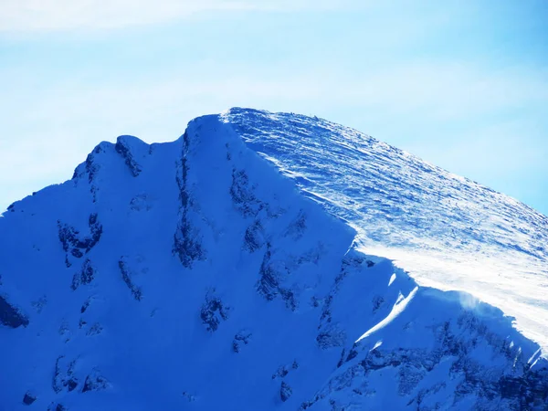 Cima Alpina Innevata Selun 2205 Nella Catena Montuosa Del Churfirsten — Foto Stock