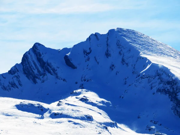 Cima Alpina Innevata Selun 2205 Nella Catena Montuosa Del Churfirsten — Foto Stock