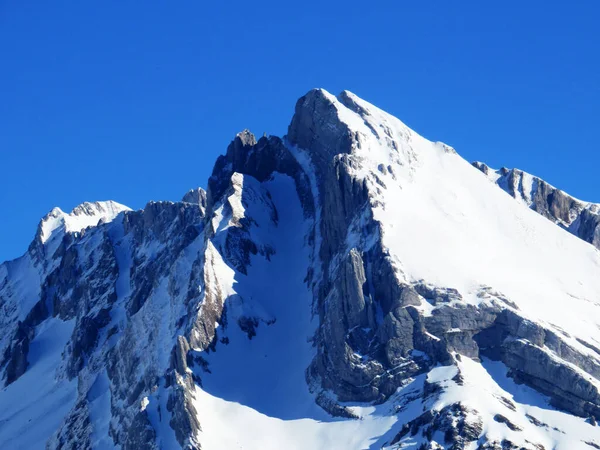 Λευκή Κουβέρτα Στην Αλπική Κορυφή Wildhuser Schofberg Wildhuser Schafberg 2373 — Φωτογραφία Αρχείου