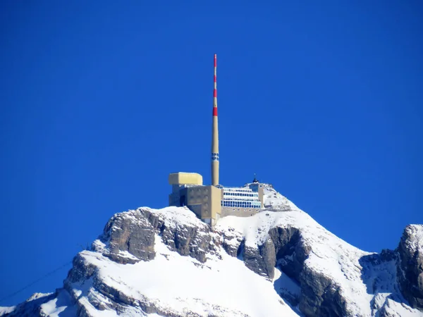 Hotel Santis Saentis またはHotel Santis Saentisgipfel Panorama Restaurant おとぎ話のような冬の雰囲気の中で頂上の印象的な景色 スイス — ストック写真