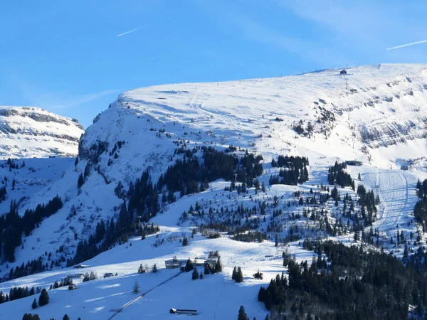 雪に覆われた高山のピークChaserugg またはChaeserugg 2261メートル トッゲンブルク地域とヴァレンゼー湖の間 またはヴァレンシュタット湖の間の最初の山脈 オーバートッゲンブルク スイス スイス — ストック写真