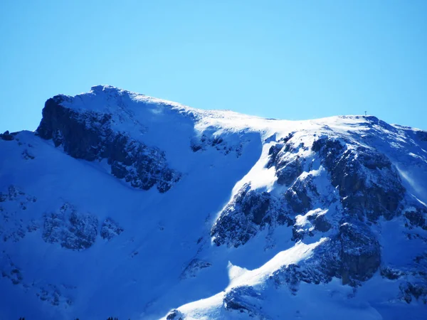 Cima Alpina Innevata Wart 2067 Nella Catena Montuosa Del Churfirsten — Foto Stock
