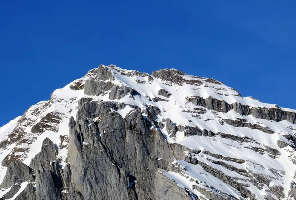 位于瑞士圣约翰州阿尔普斯坦山脉和阿彭策尔阿尔卑斯山地块的白雪覆盖高山峰斯托斯 或斯托斯 2112米 — 图库照片