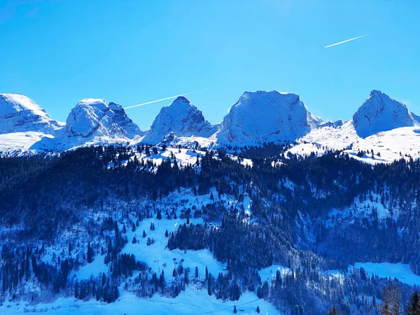 Śnieżne Szczyty Szwajcarskiego Łańcucha Górskiego Churfirsten Lub Churfuersten Masywie Appenzell — Zdjęcie stockowe