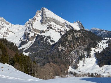 Alpstein dağ sırasındaki Wildhuser Schofberg (veya Wildhuser Schafberg, 2373 m) tepesinde ve Appenzell Alps massif, Alt St. Johann - İsviçre 'deki St. Gallen Kantonu (Schweiz)