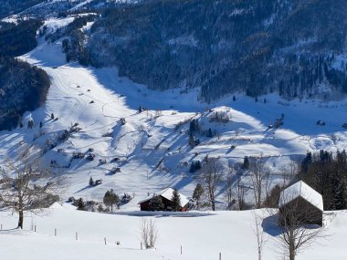 Alpstein ve Churfirsten dağ kitleleri arasındaki Thur nehir vadisinde (Thurtal) kar yağışı görülür, Alt St. Johann - Obertoggenburg bölgesi, İsviçre (Schweiz)
