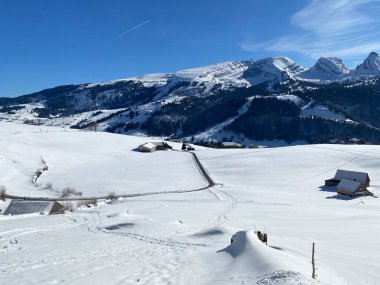Alpstein ve Churfirsten dağ kitleleri arasındaki Thur nehir vadisinde (Thurtal) kar yağışı görülür, Alt St. Johann - Obertoggenburg bölgesi, İsviçre (Schweiz)